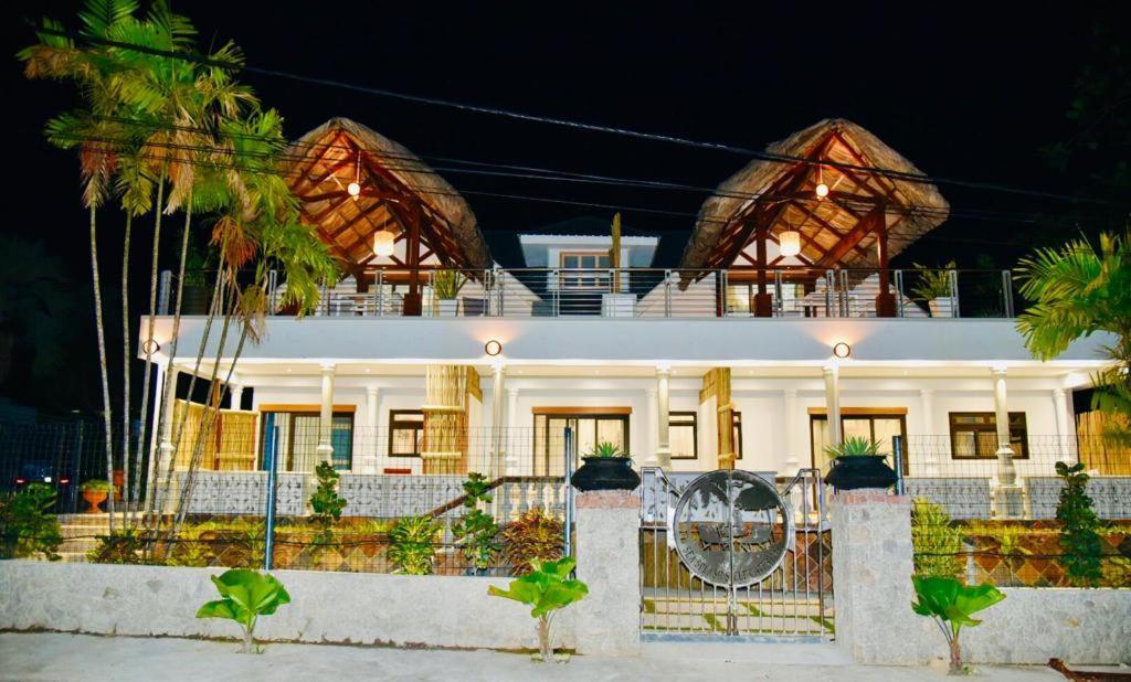 Sea Splash Self Catering And La Petite Maison Гранд-Анс Экстерьер фото