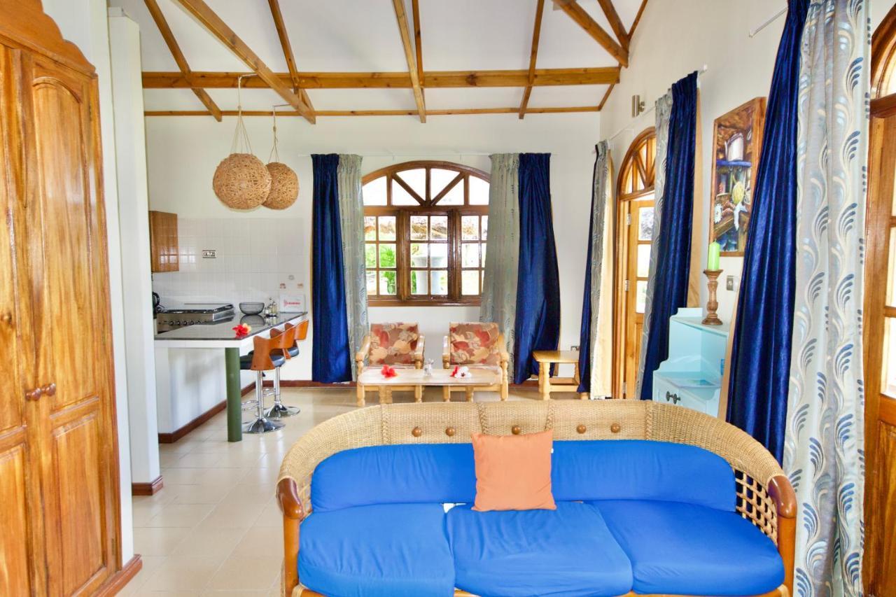 Sea Splash Self Catering And La Petite Maison Гранд-Анс Экстерьер фото